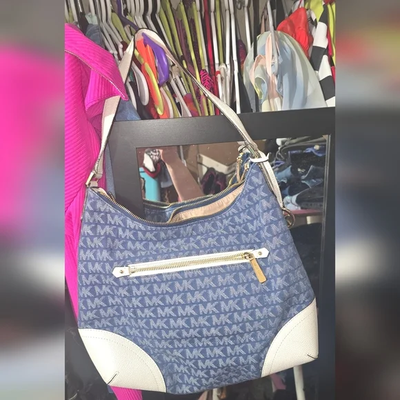 RARE Like new MICHAEL KORS DENIM SHOULDER BAG - Picture 2 of 8